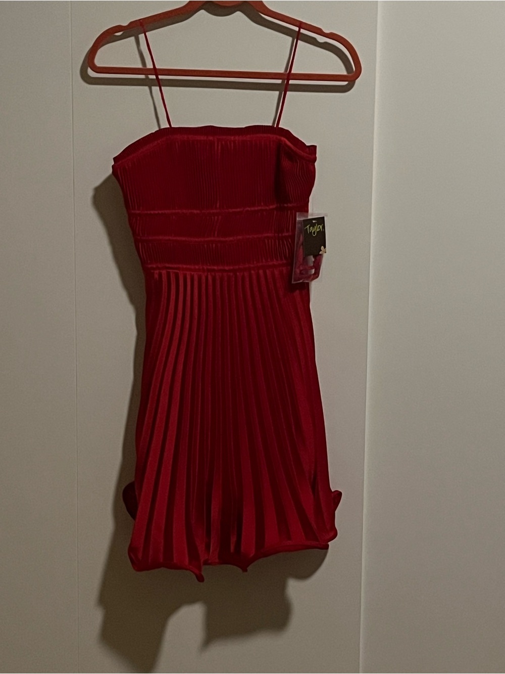 Taylor Dresses Red Pleated Spaghetti Strap Dress